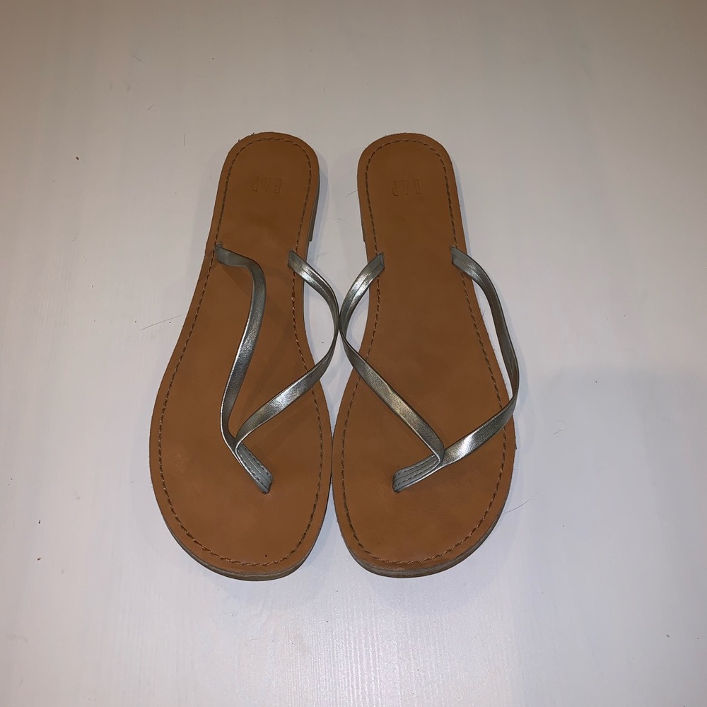 REDUCED! Gap Flip Flops